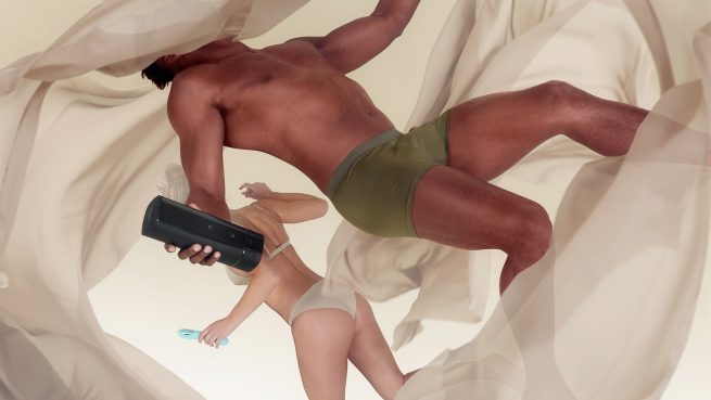 Kiiroo Floating Man Boven